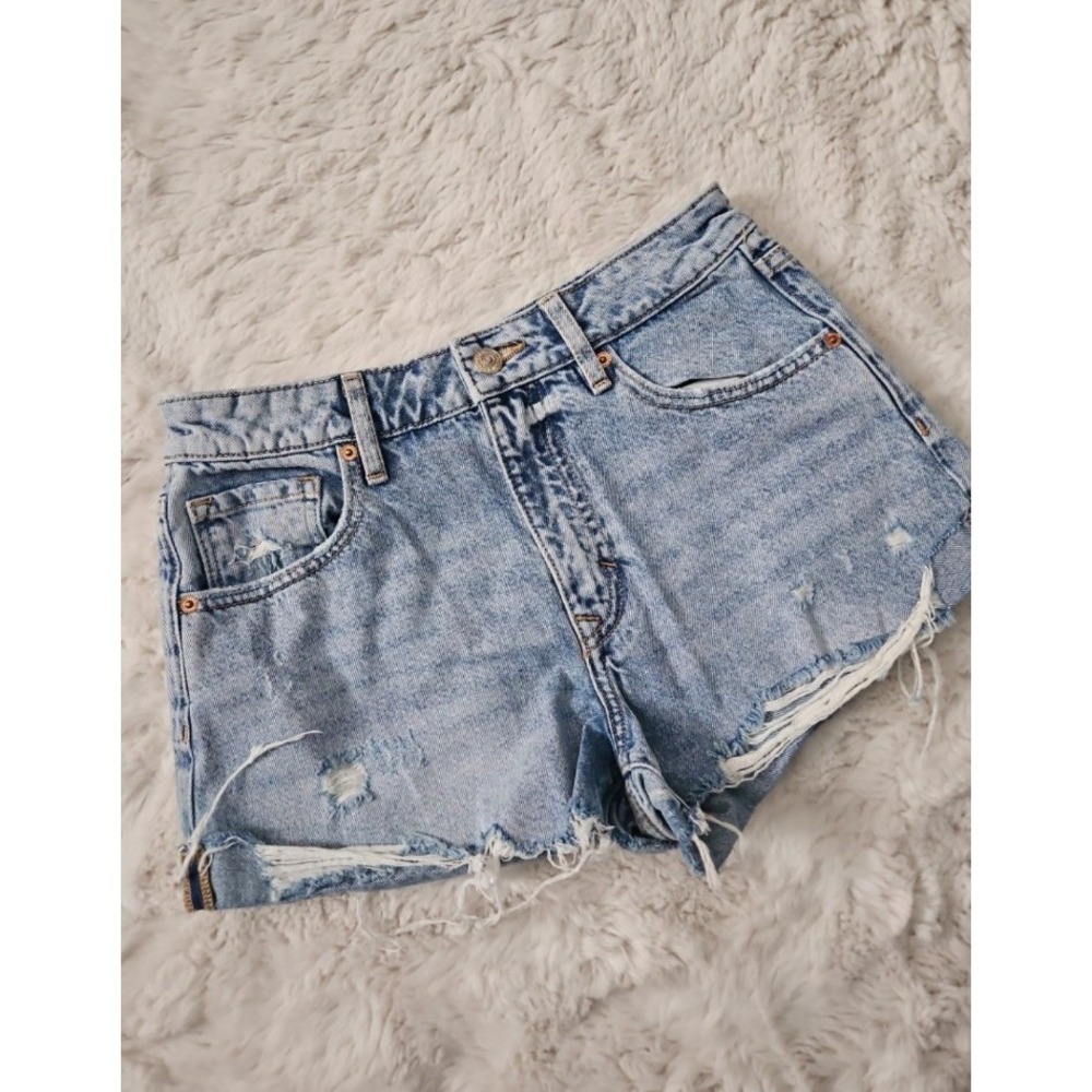 Forever 21 Light Wash Distressed Denim Shorts Size 27 Raw‎ Frayed Hem Cutoffs